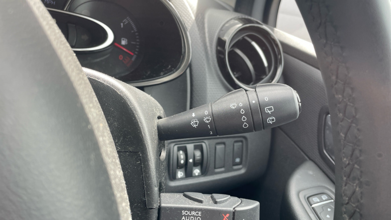Renault Clio 0.9 TCE 75 Iconic 5dr Petrol Hatchback